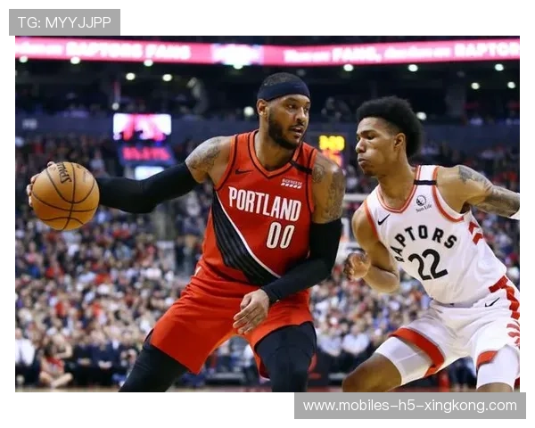 世界拳王赛爆冷！卫冕冠军被一拳击倒全场沉默