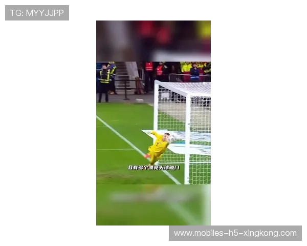 世界杯C罗若远射进球,哈兰德是否会用头槌回击?